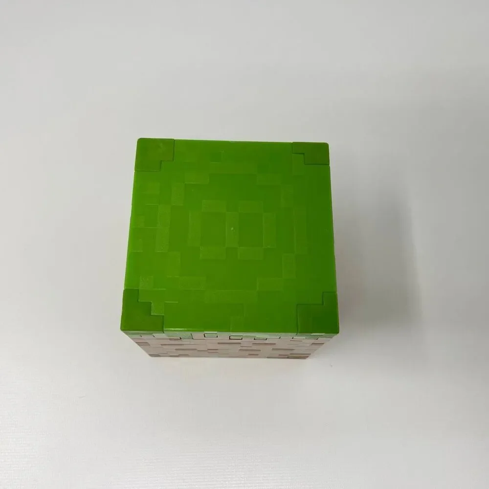 Minecraft Grass Block Magic 8 Cube Ball Toy Mojang Mattel 2017 Fortune Teller